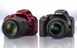 Nikon D5500 in Rot und schwarz