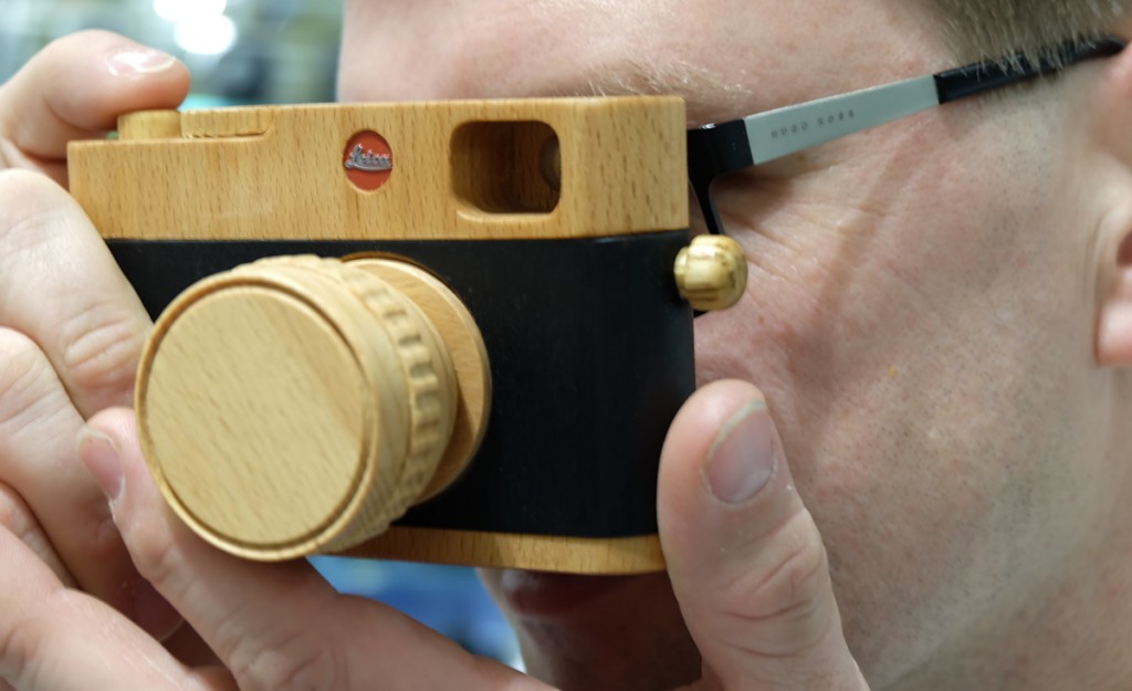 Klein, leicht und ohne jede Funktion - die Leica Holzkamera
