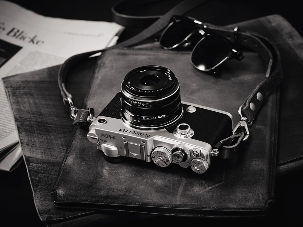 Olympus_PEN_PEN-F_EW_M1718_2015-12_silver_still__mood_09b_CMYK