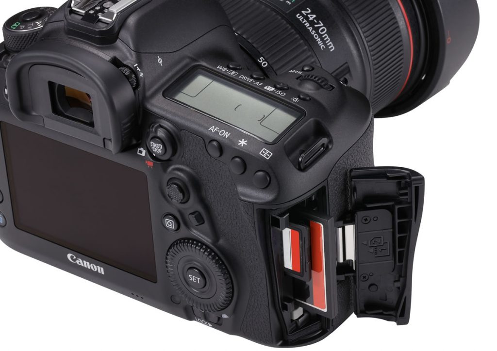 Canon_EOS 5D Mark IV Detail Dual card slots Beauty 02